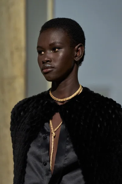Look 60